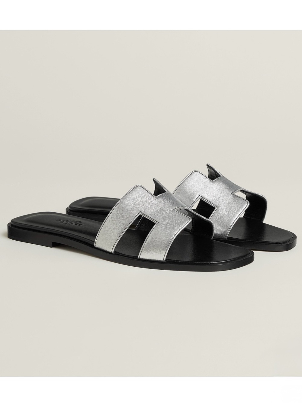 Hermes✨ Oran Sandal color Silver 38 1/2